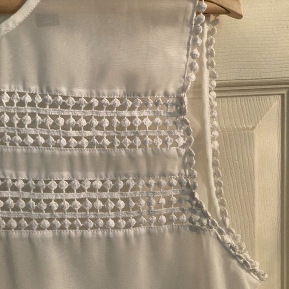 Sheer with Lace Sleeveless Gap Top - EUC - Picture 3 of 7